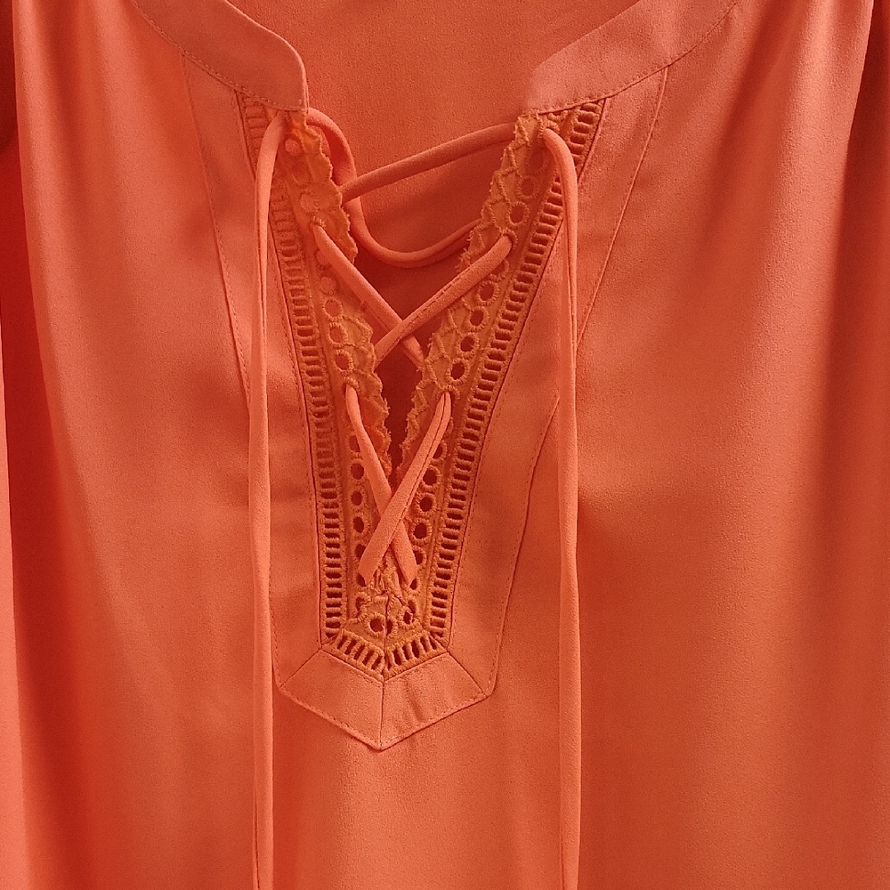 Gibson Latimer Coral Lace-Up Blouse - Picture 2 of 8